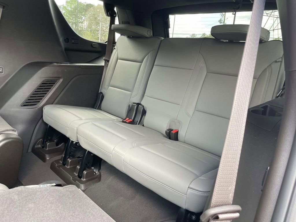 Used 2023 GMC Yukon SLT w/ SLT Luxury Package AWD/4WD image 13