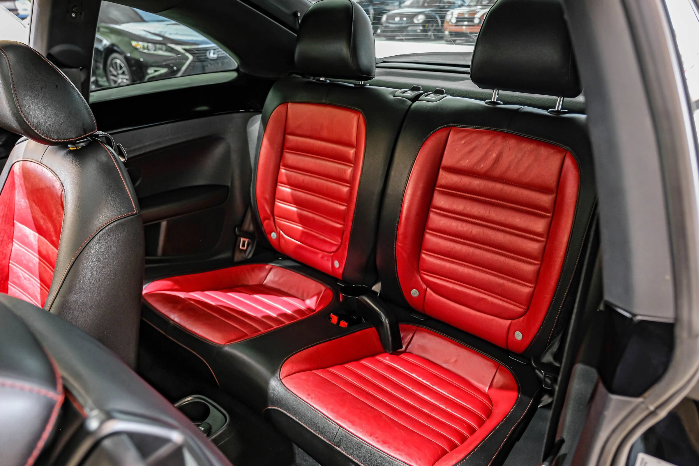 Used 2012 Volkswagen Beetle 2.0T FWD image 37