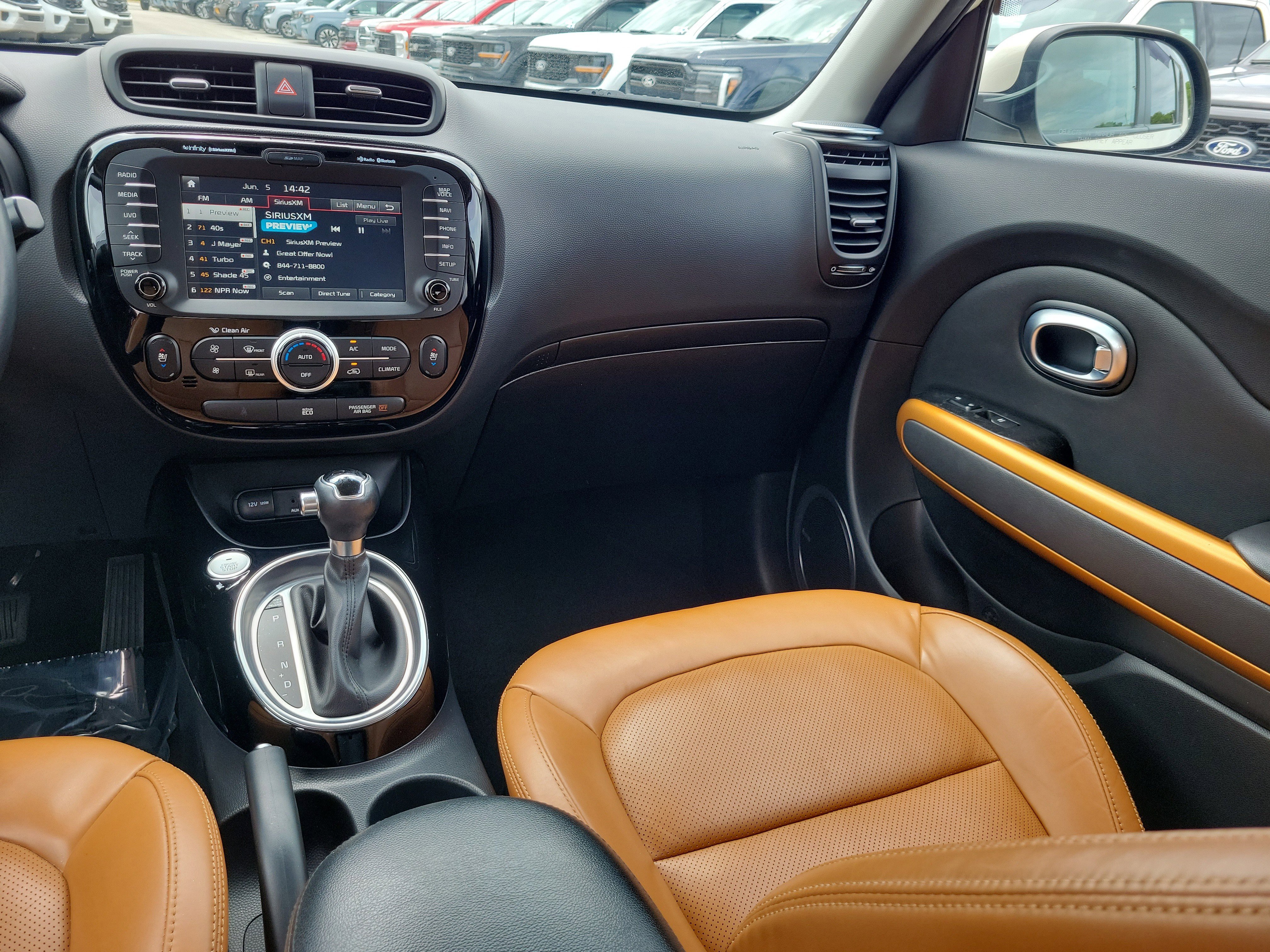 Used 2016 Kia Soul ! w/ Premium Package FWD image 16
