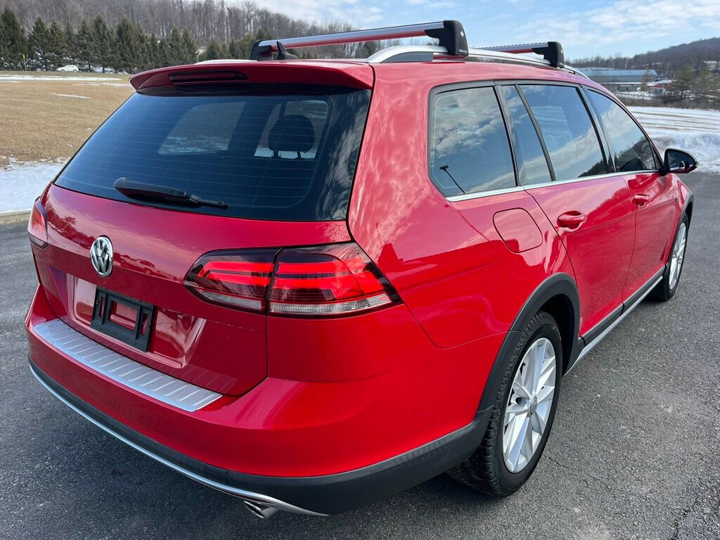 Used 2019 Volkswagen Golf Alltrack SE image 3