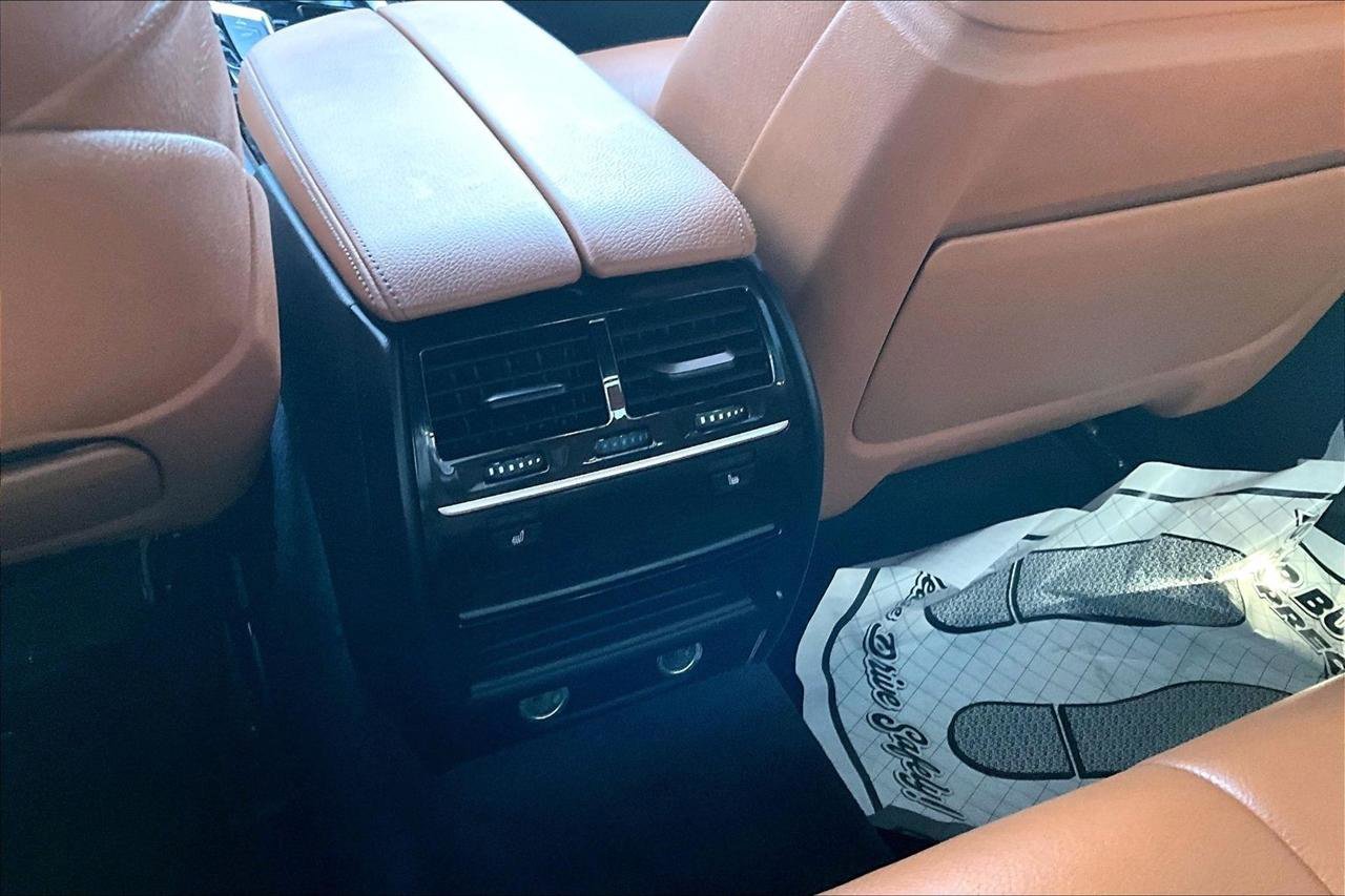 Used 2019 BMW M550i xDrive image 10