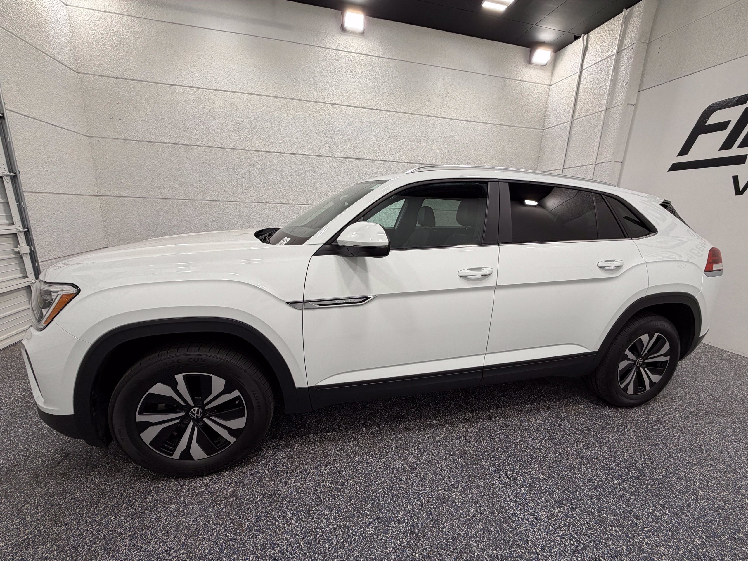 Certified 2024 Volkswagen Atlas Cross Sport SE FWD image 2