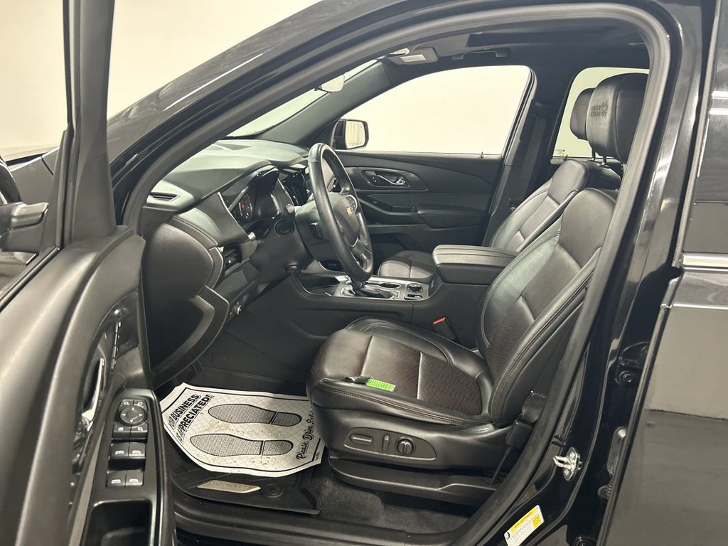 Used 2023 Chevrolet Traverse High Country w/ LPO, Floor Liner Package AWD/4WD image 9