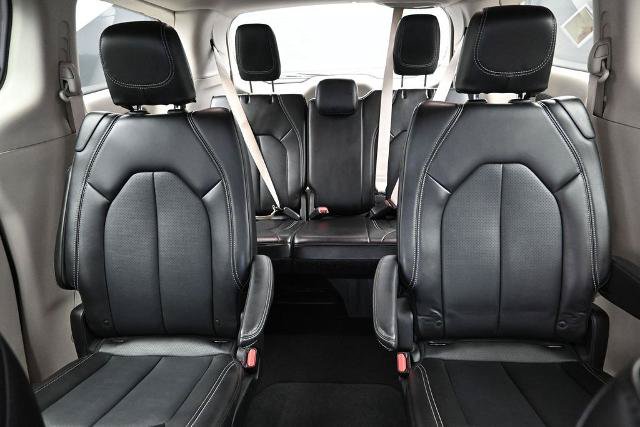 Used 2024 Chrysler Pacifica Touring-L FWD image 23
