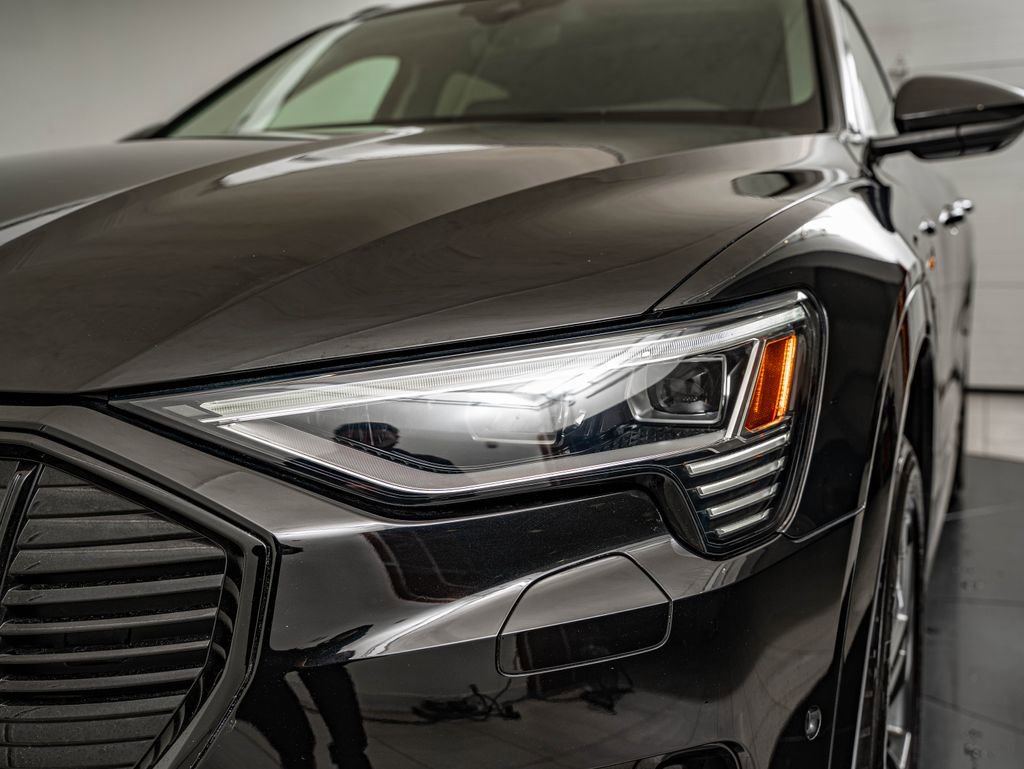 Used 2021 Audi e-tron Premium w/ Convenience Plus Package AWD/4WD image 14