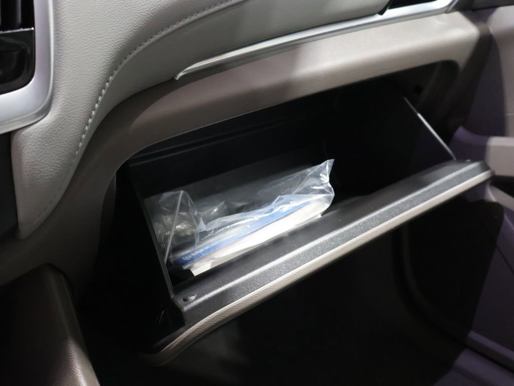 Used 2020 Chevrolet Traverse LT image 31