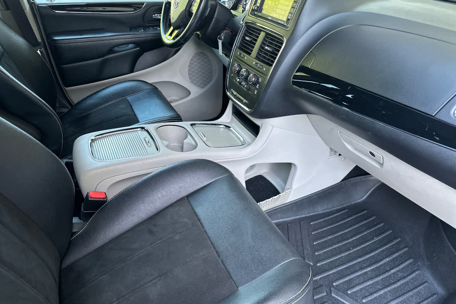 Used 2019 Dodge Grand Caravan SXT FWD image 18