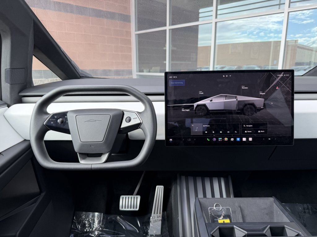 Used 2024 Tesla Cybertruck AWD Crew Cab image 16