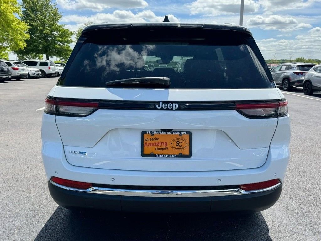 Used 2024 Jeep Grand Cherokee Limited 4xe w/ Trailer Tow Package AWD/4WD image 4