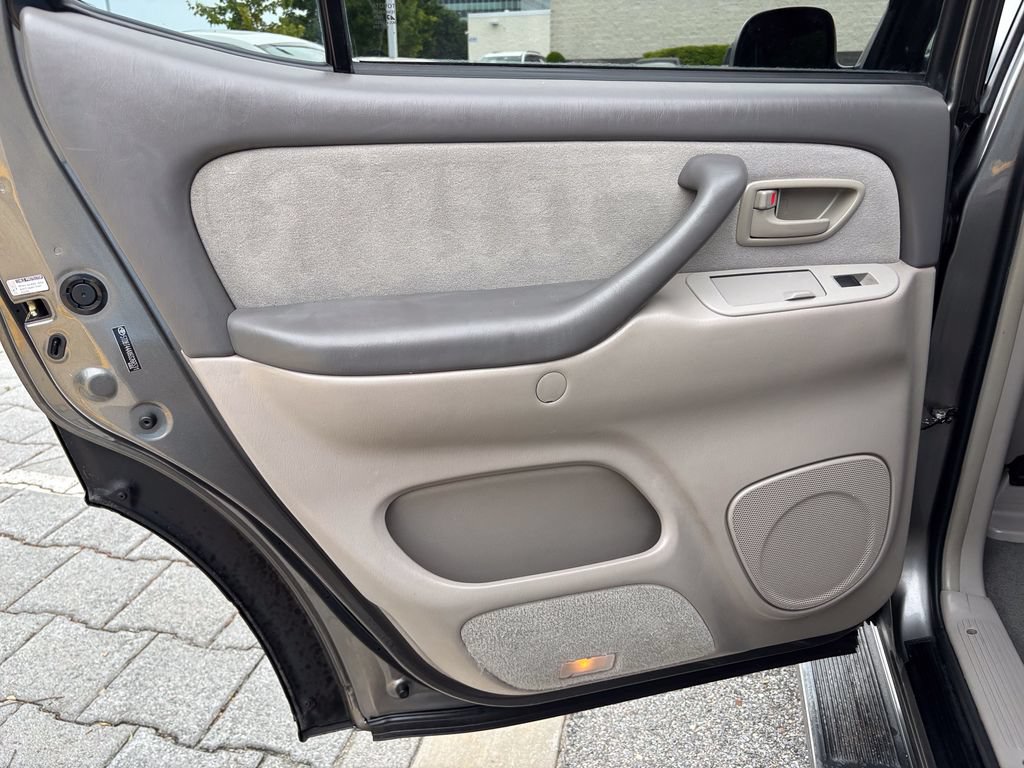 Used 2006 Toyota Sequoia SR5 AWD/4WD image 40