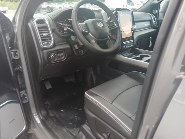 New 2026 RAM 4500 4x4 Crew Cab DRW w/ Laramie Trim Package image 46