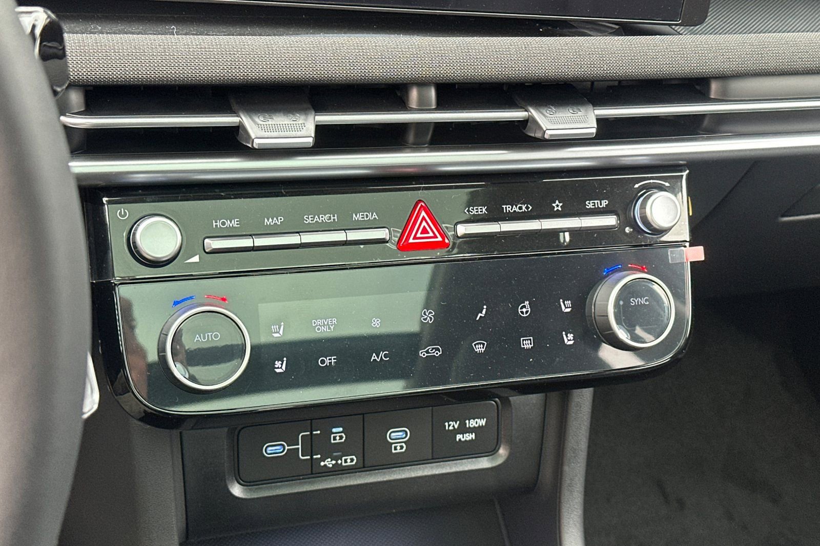 New 2025 Hyundai Tucson Limited w/ Tow & Go Package image 19