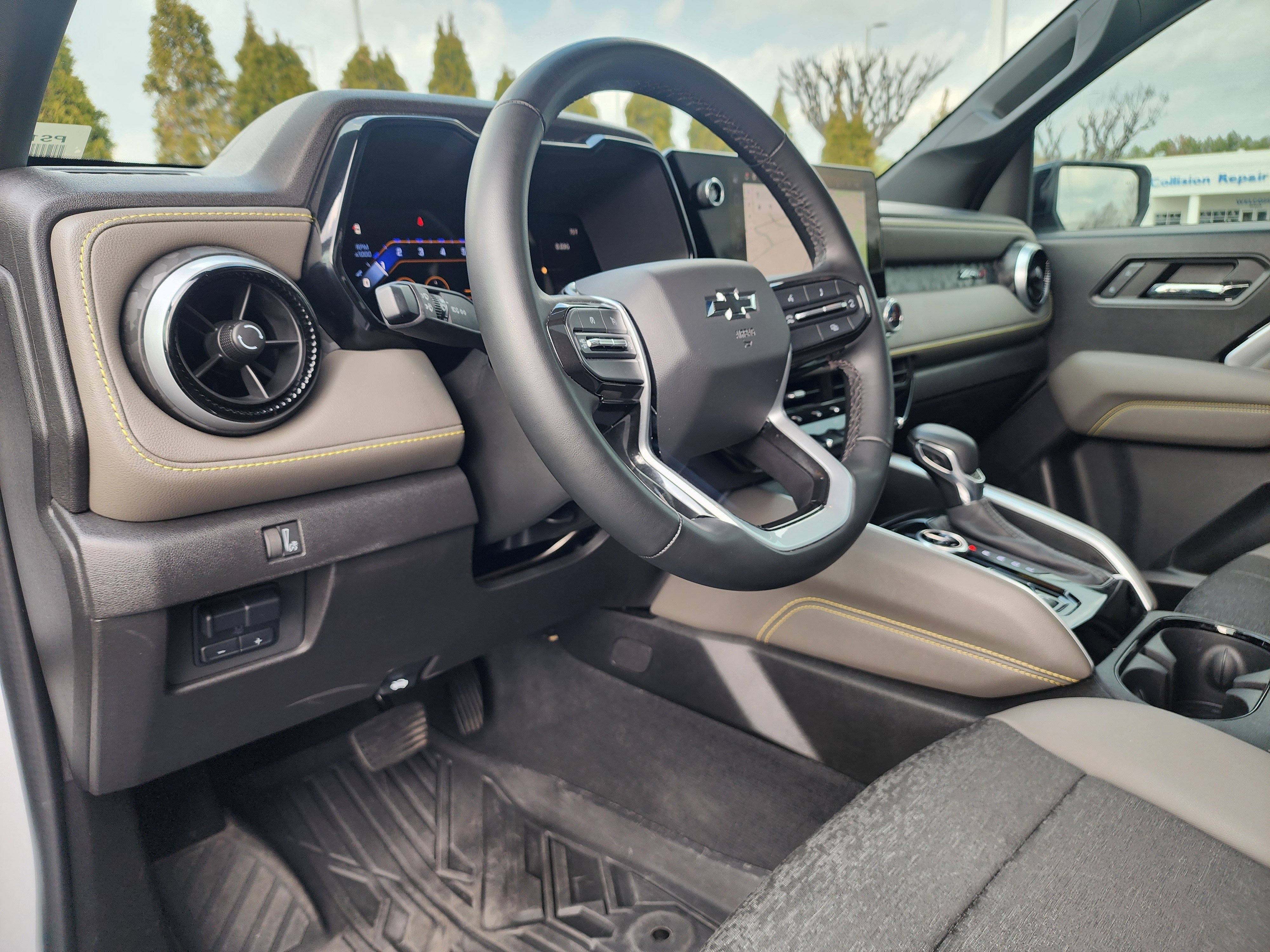 Used 2024 Chevrolet Colorado ZR2 w/ Technology Package image 20