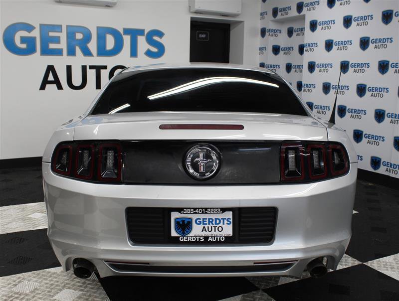 Used 2013 Ford Mustang Coupe RWD image 3