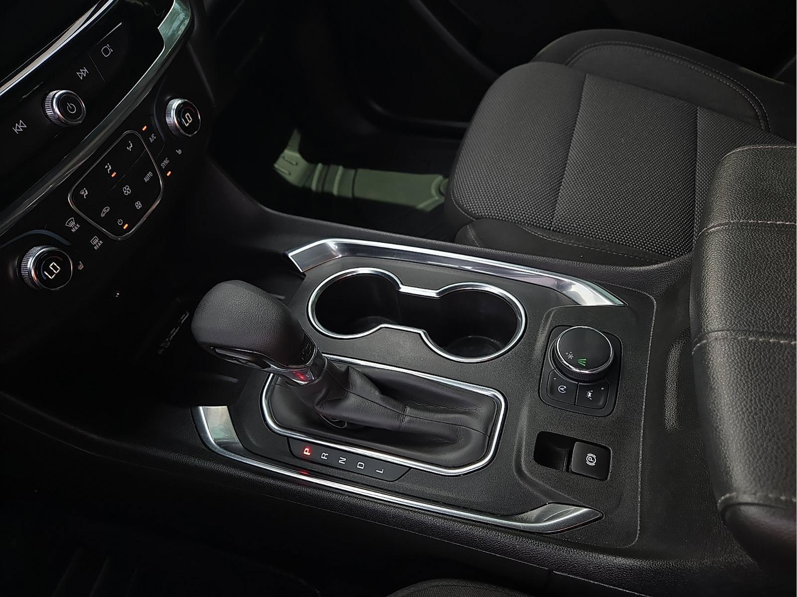 Used 2022 Chevrolet Traverse LT FWD image 21
