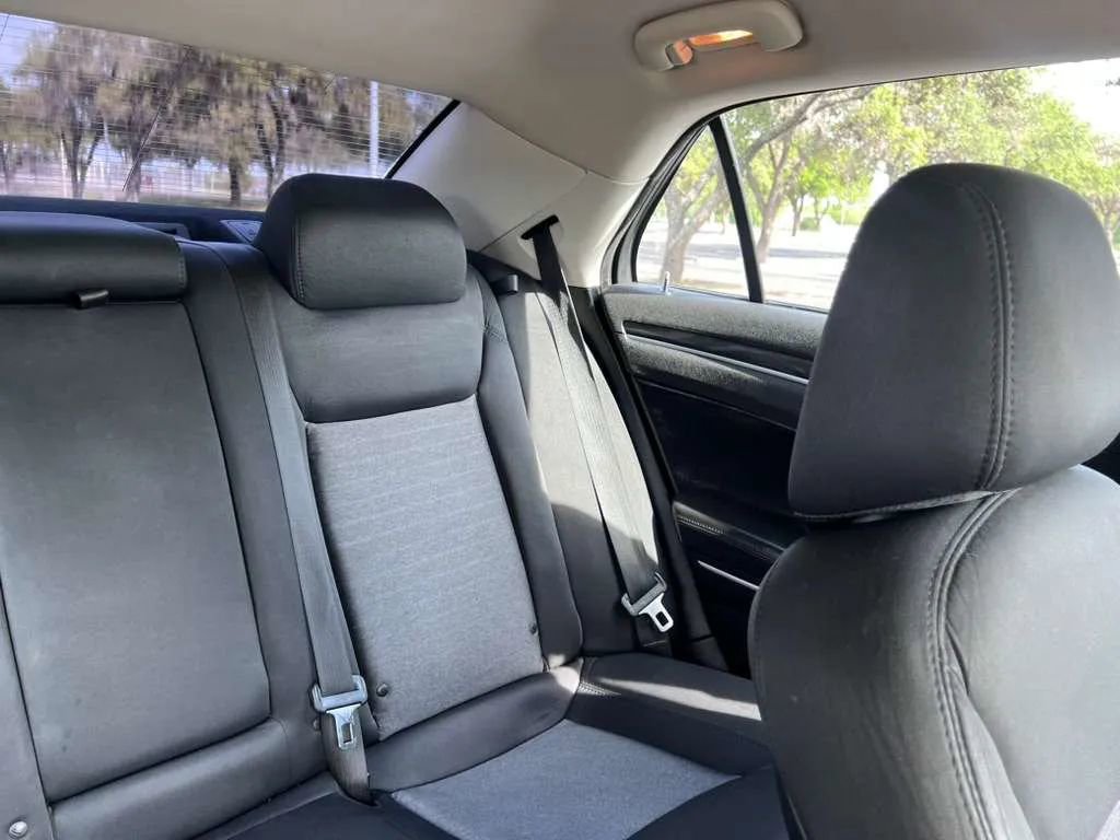 Used 2018 Chrysler 300 Touring RWD image 24