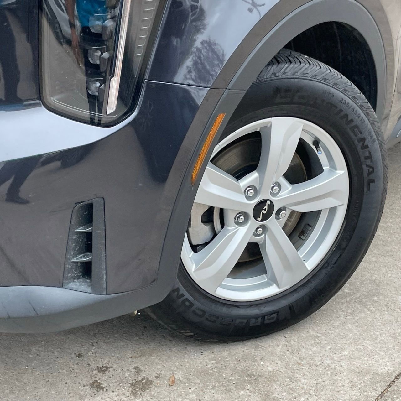 Used 2025 Kia Sorento LX image 8