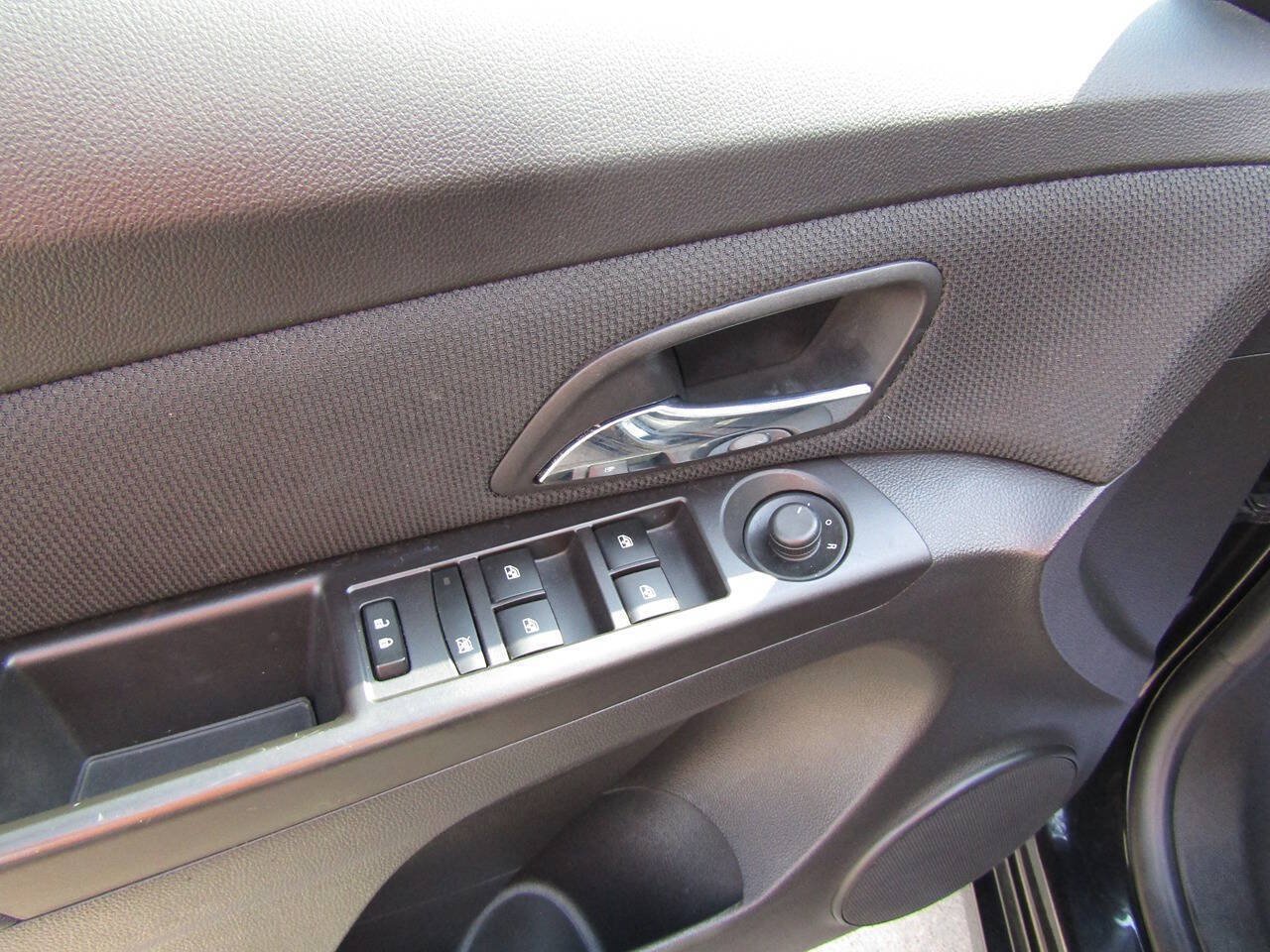 Used 2016 Chevrolet Cruze LT FWD image 9