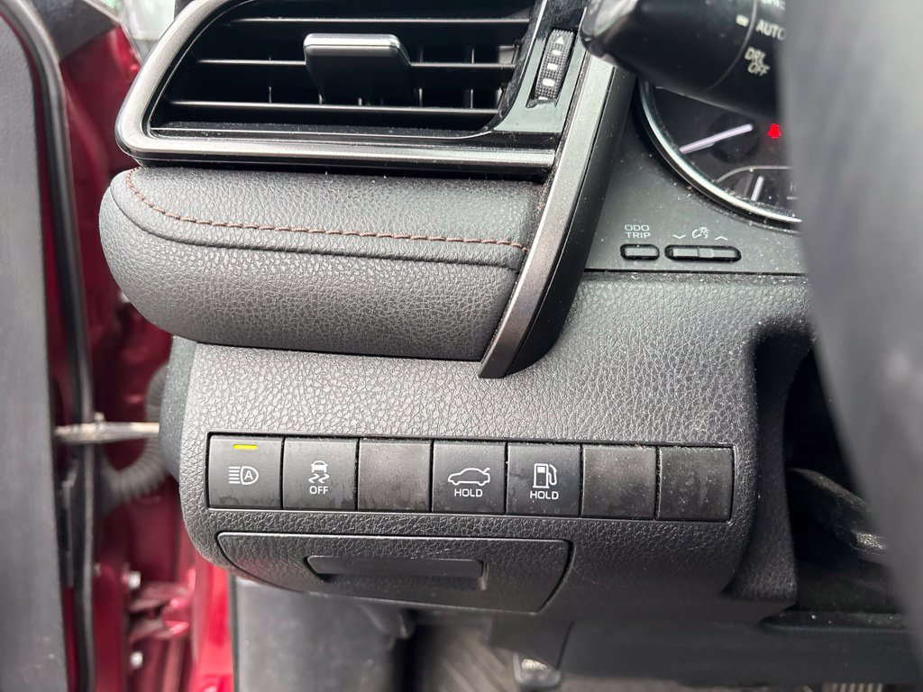 Used 2020 Toyota Camry LE FWD image 13