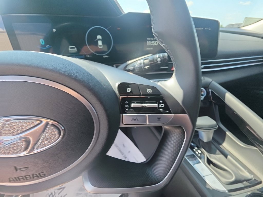 Used 2023 Hyundai Elantra Limited w/ Cargo Package FWD image 18
