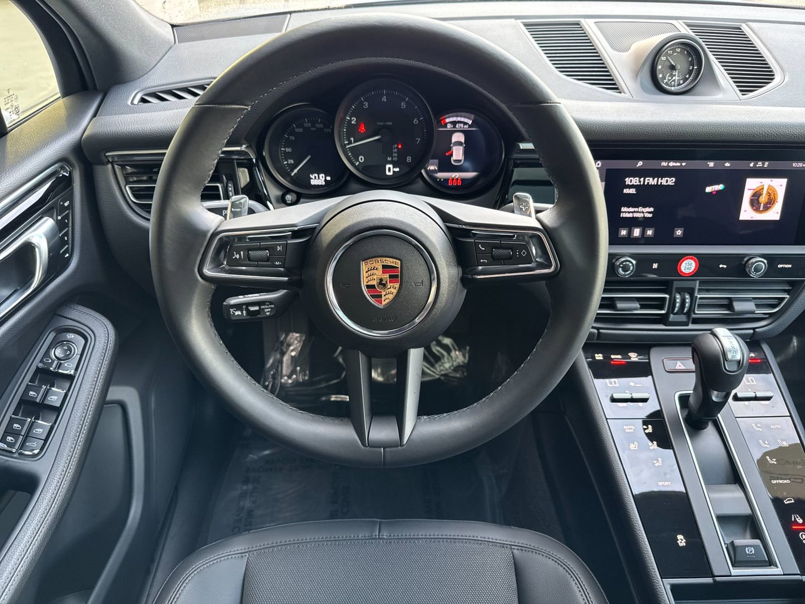 Certified 2025 Porsche Macan image 16