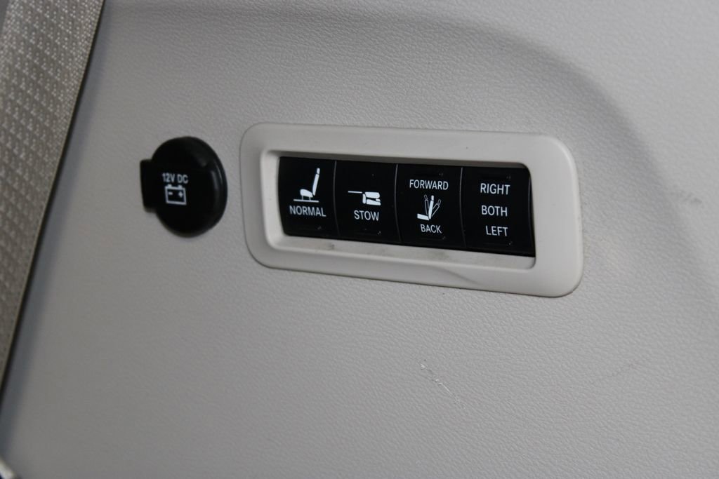 Used 2022 Chrysler Pacifica Limited image 18