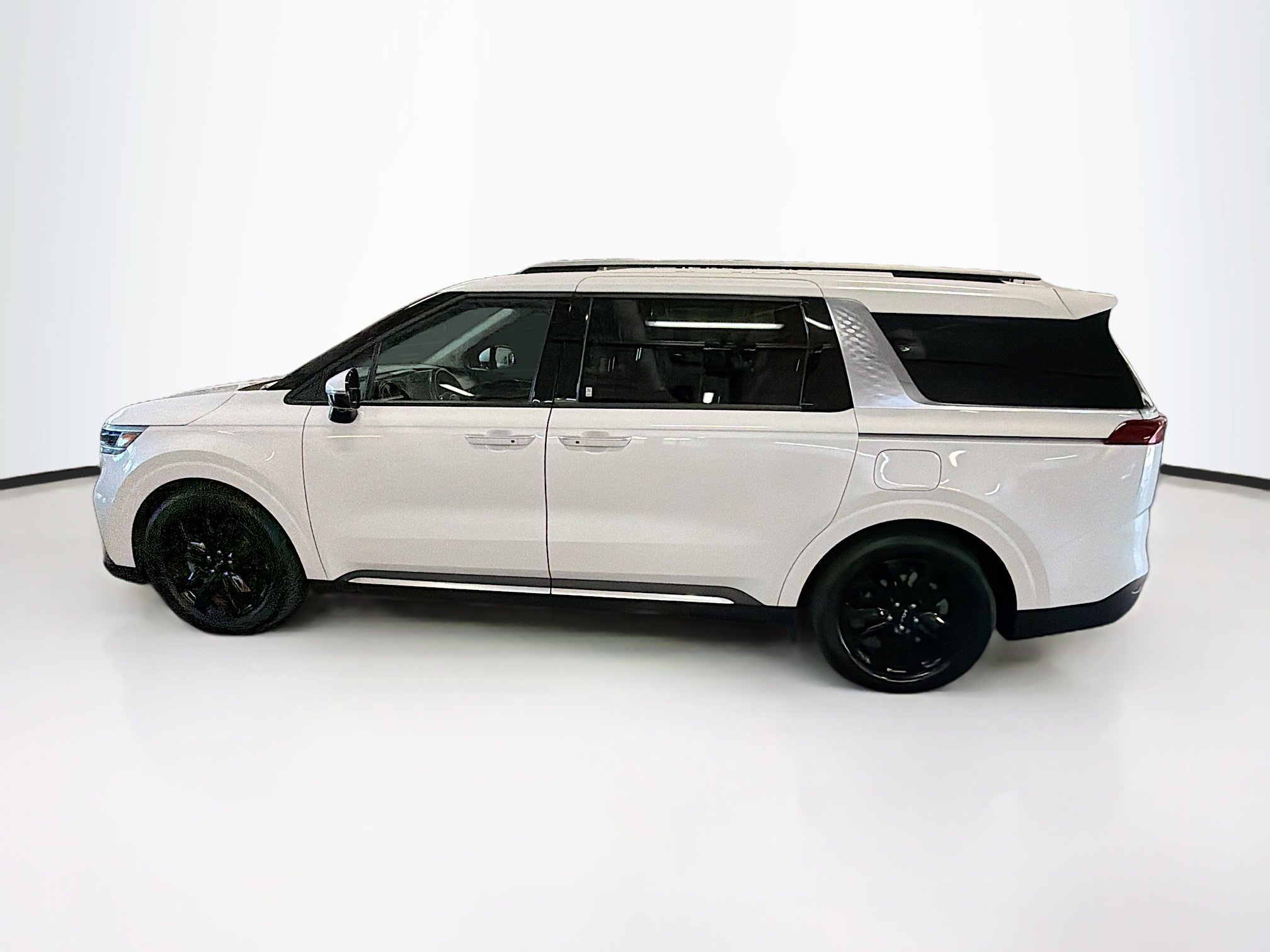 Used 2022 Kia Carnival SX FWD image 4