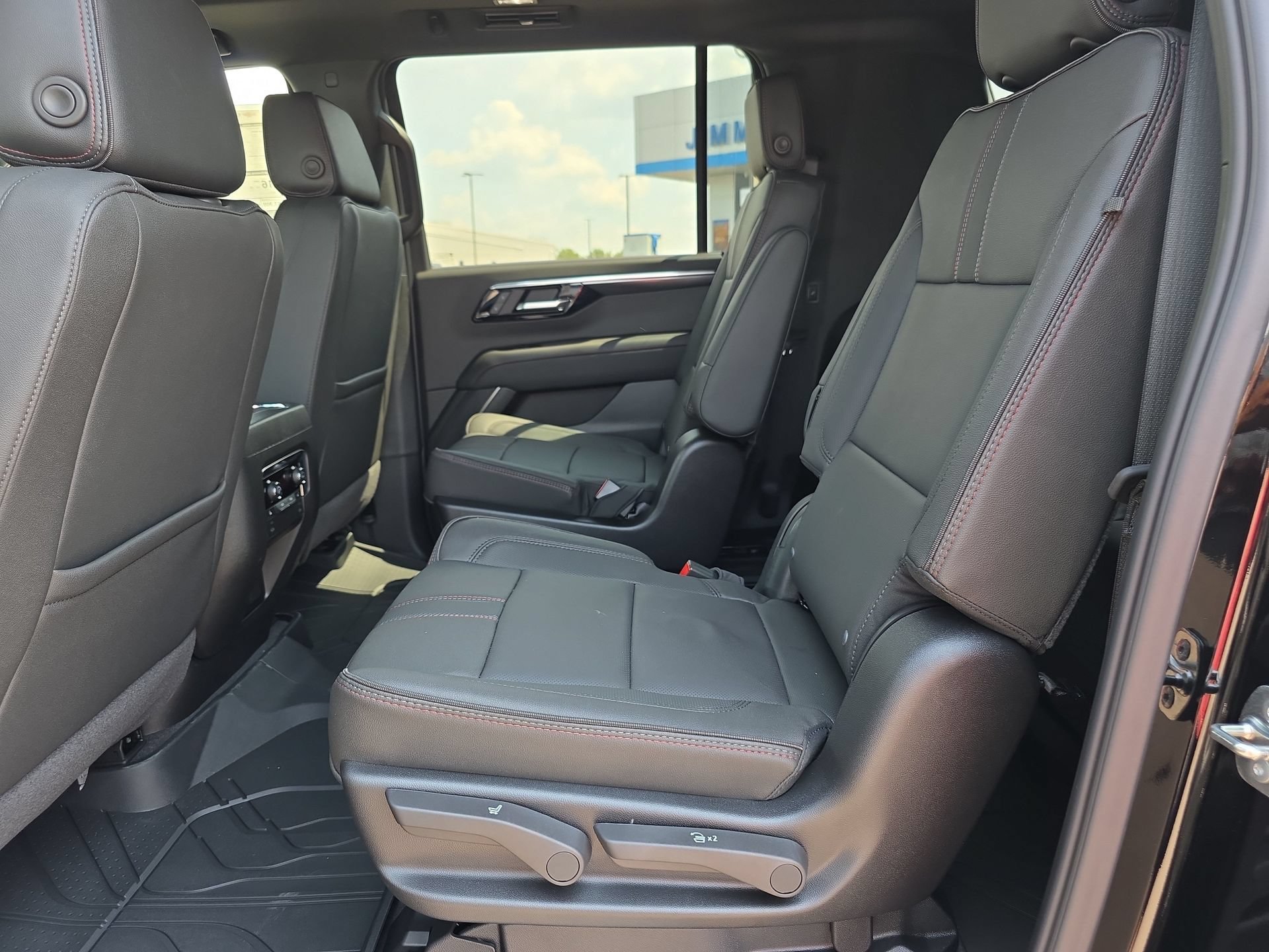 New 2026 Chevrolet Suburban RST w/ RST Capability Package AWD/4WD image 11