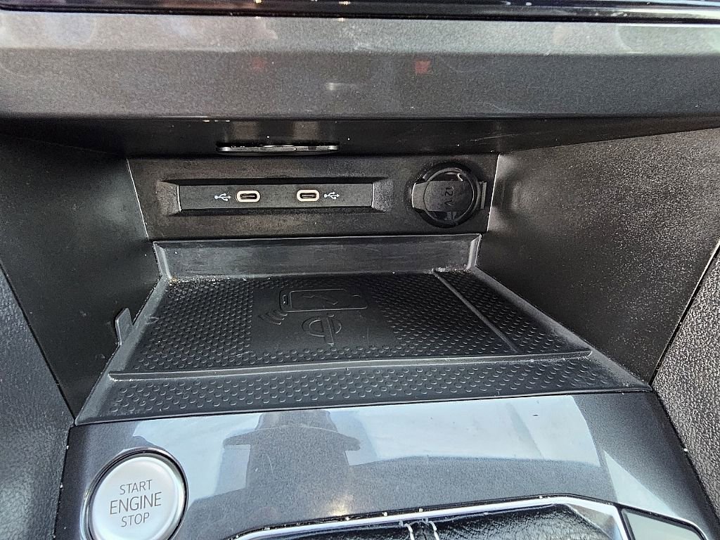 Used 2024 Volkswagen Tiguan SE R-Line image 30