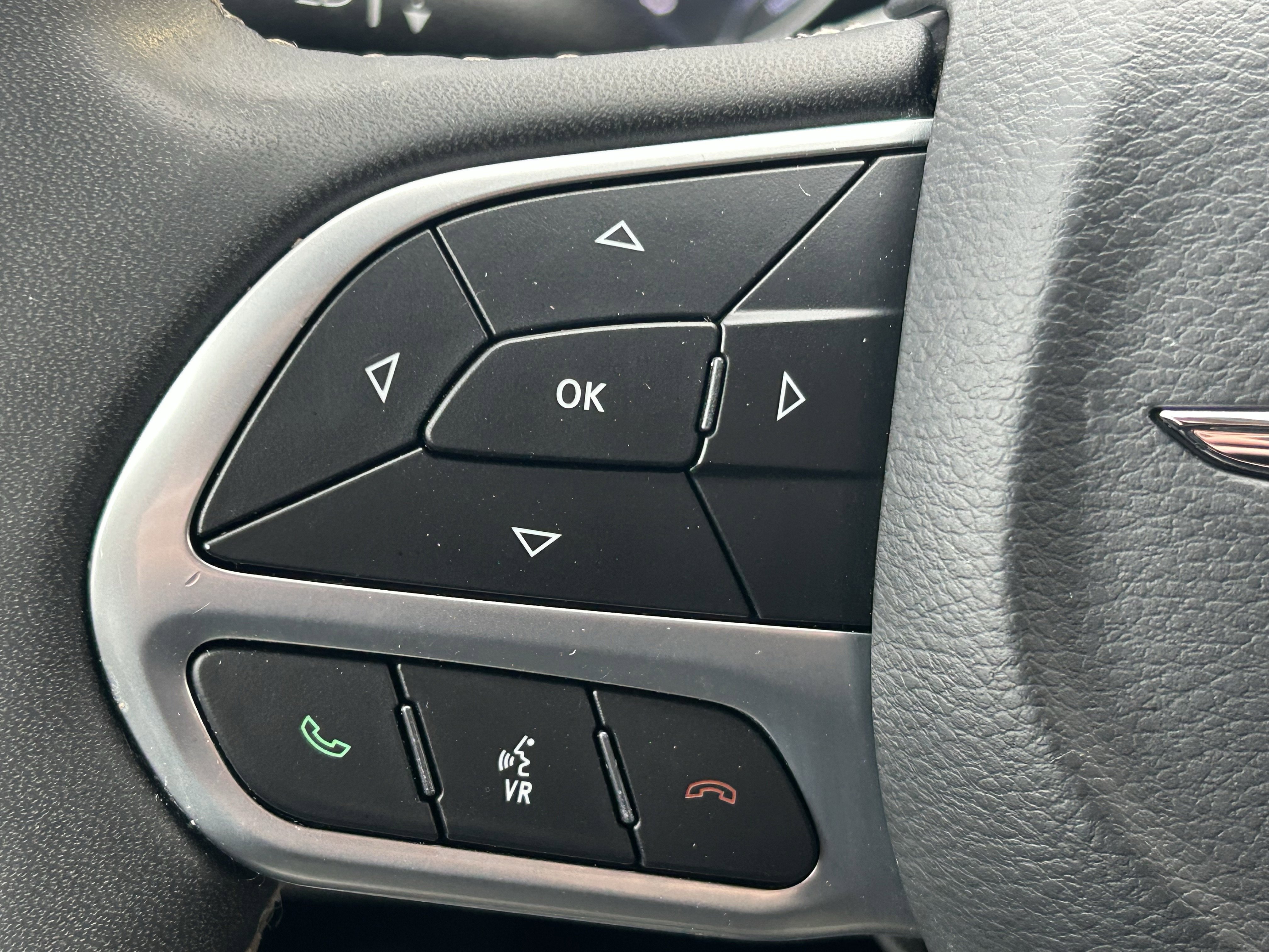 Used 2024 Chrysler Pacifica Touring-L image 24