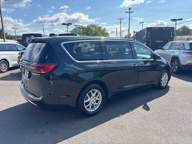 Used 2023 Chrysler Pacifica Touring-L FWD image 29