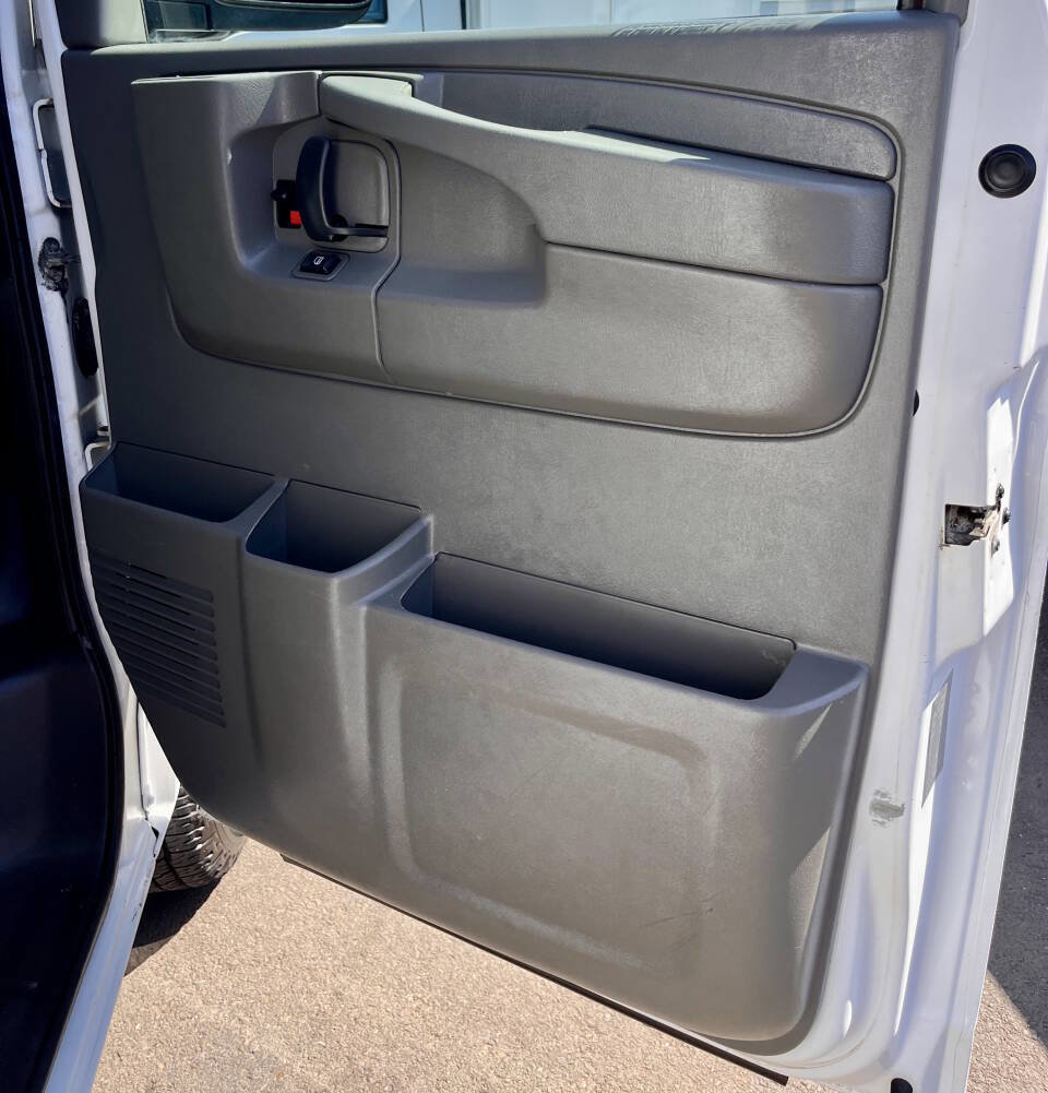 Used 2014 Chevrolet Express 2500 RWD image 18