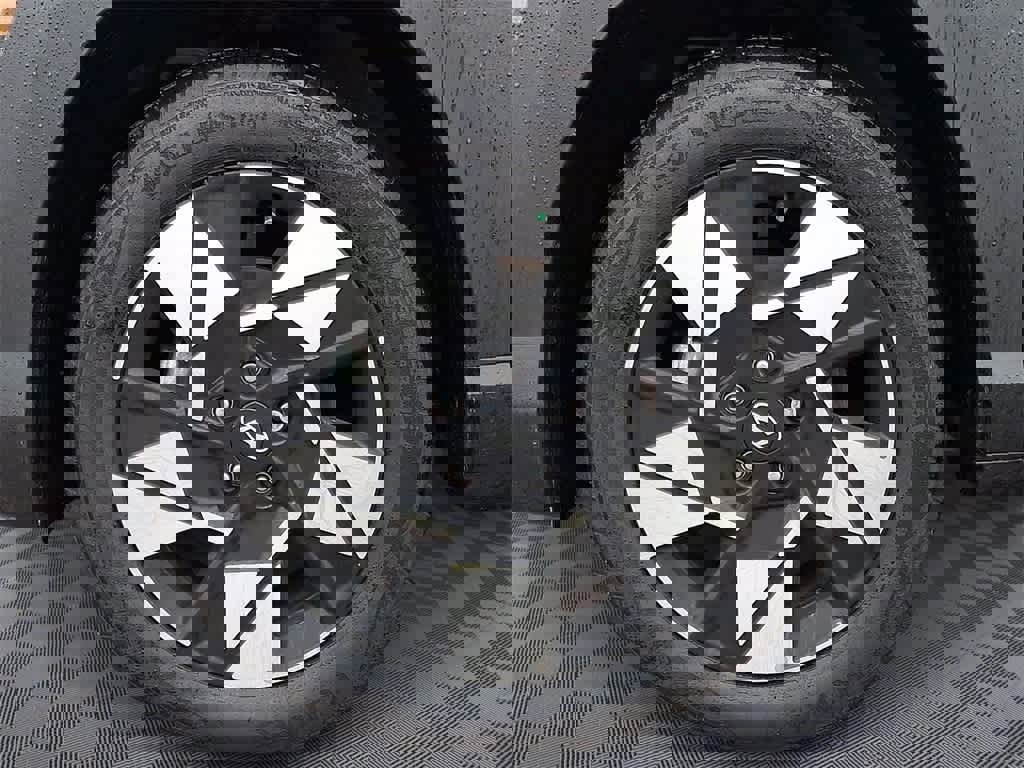 Used 2025 Hyundai Kona SEL image 8