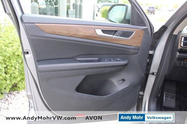Used 2024 Volkswagen Atlas SE AWD/4WD image 23