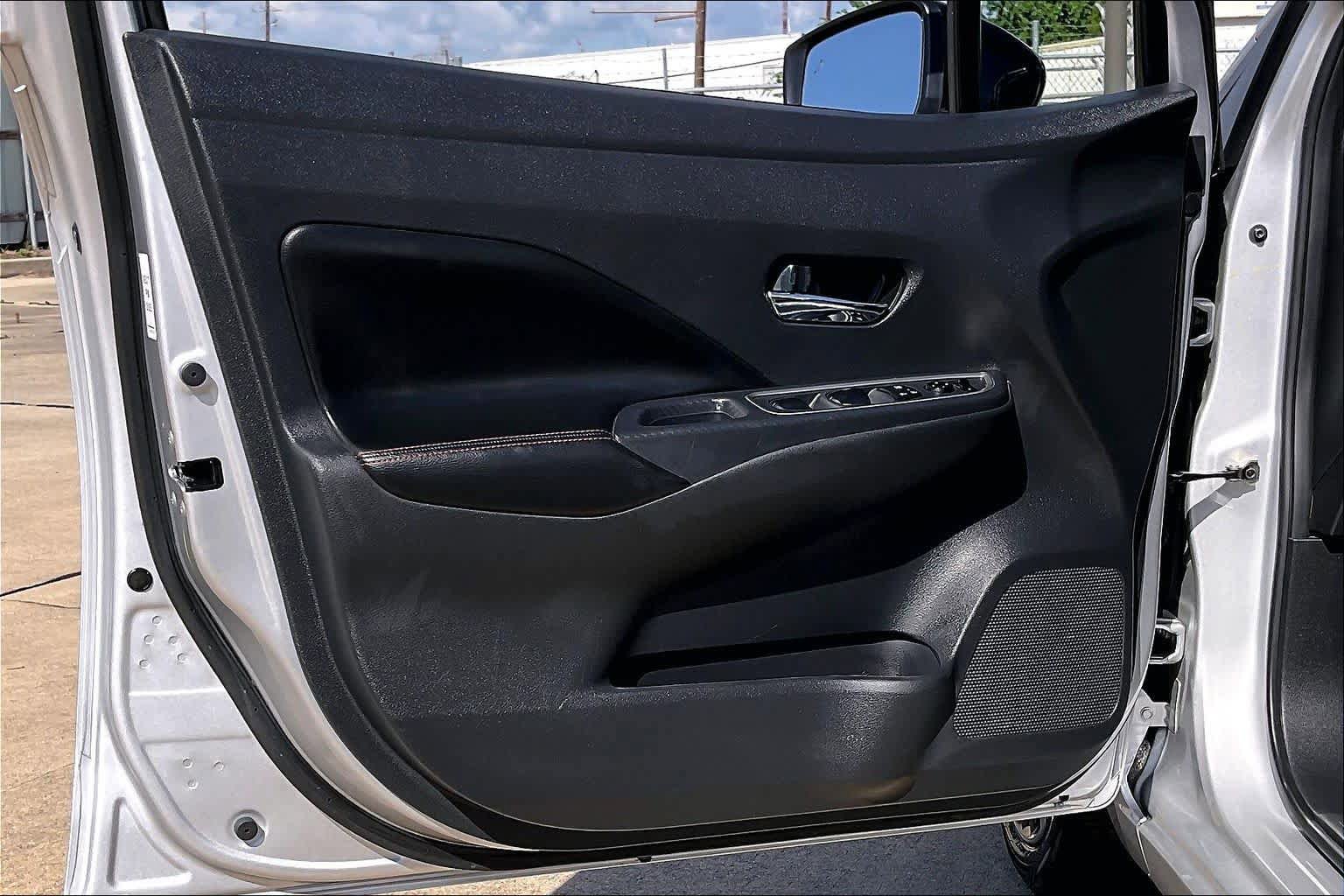 Used 2024 Nissan Versa SR FWD image 23
