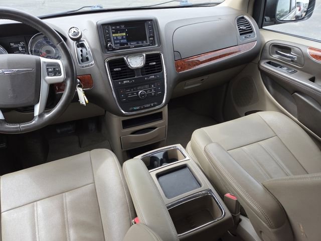 Used 2015 Chrysler Town & Country Touring FWD image 26