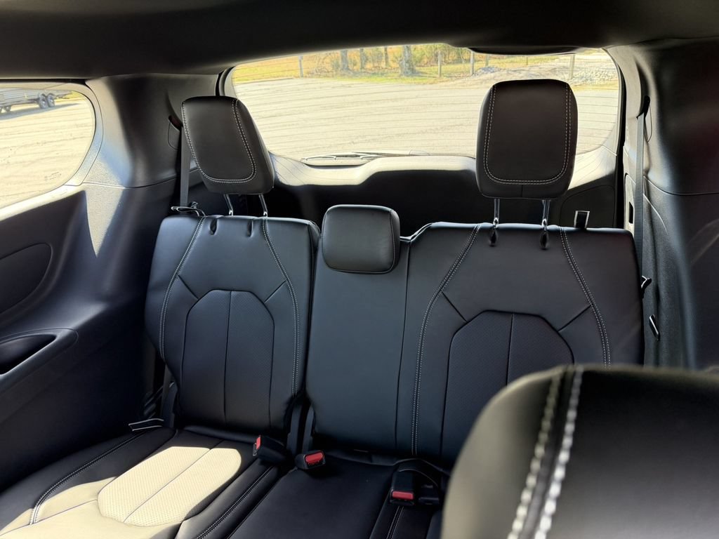 New 2026 Chrysler Voyager LX FWD image 12