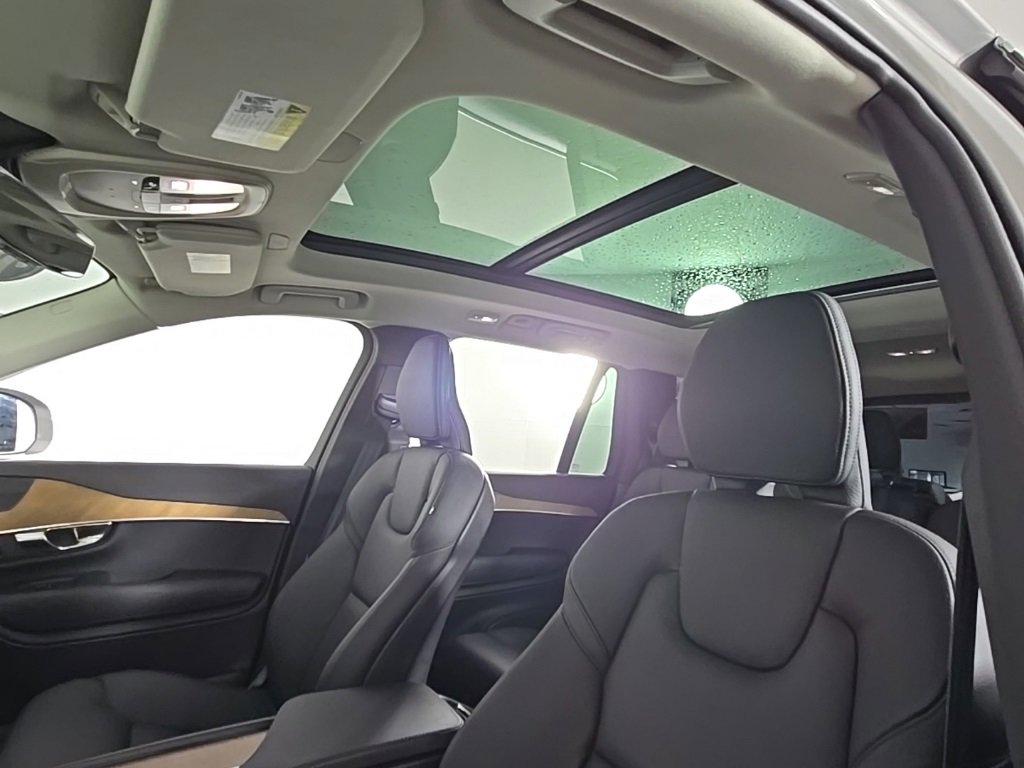 Certified 2025 Volvo XC90 T8 Plus image 19