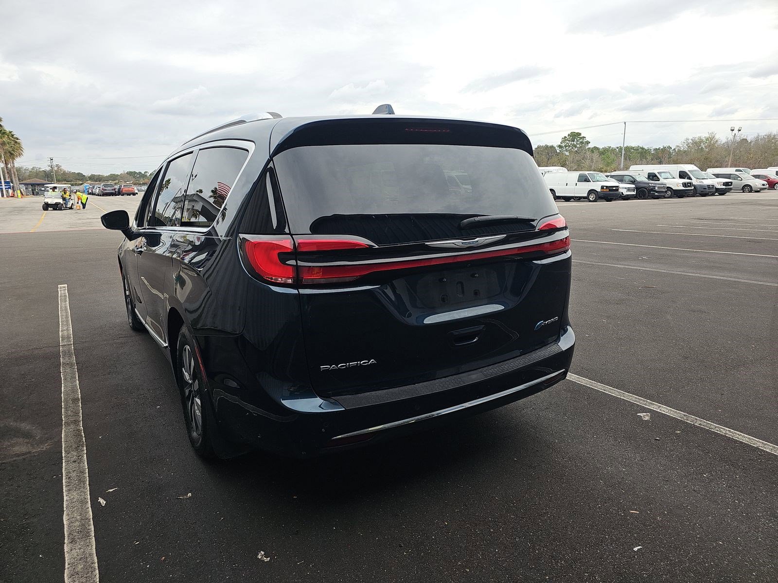 Used 2021 Chrysler Pacifica Limited w/ Premium & Safety Sphere Group image 7