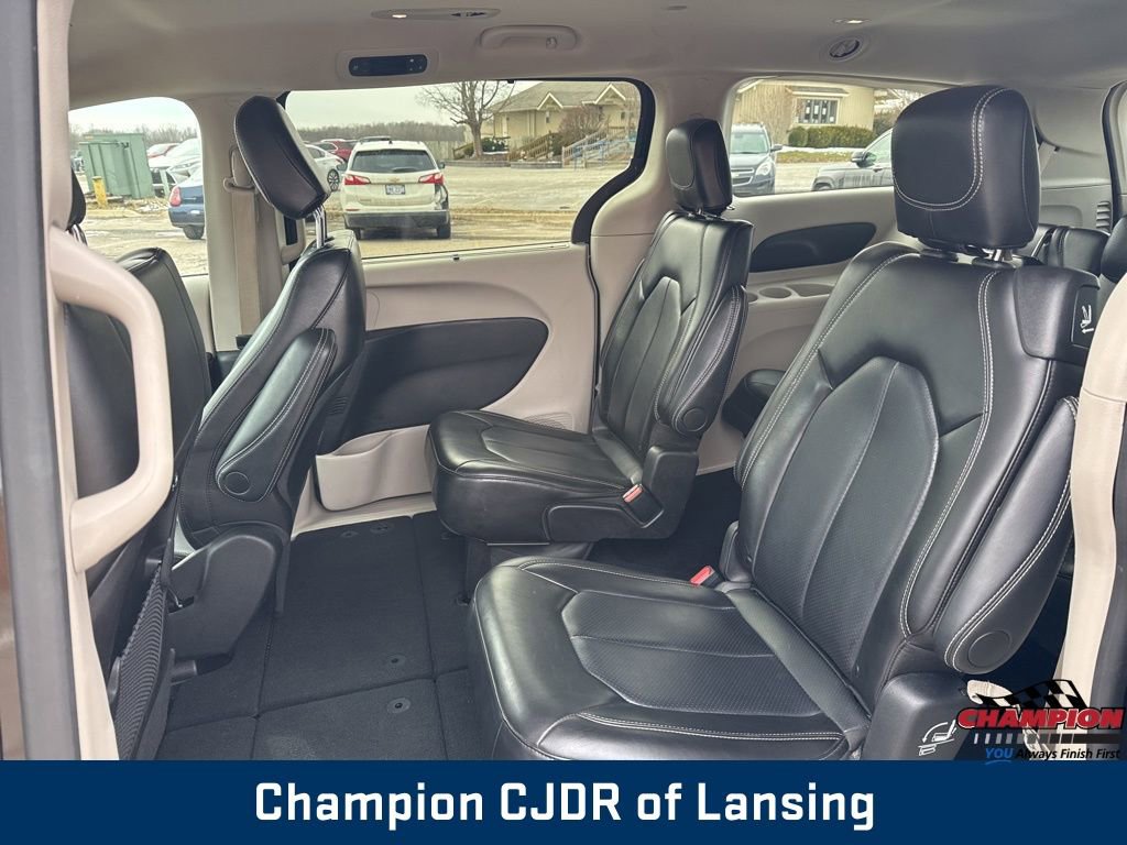 Used 2024 Chrysler Pacifica Touring-L image 36