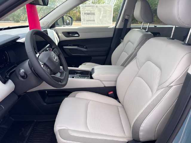 New 2026 Nissan Pathfinder SL w/ SL Premium Package FWD image 9