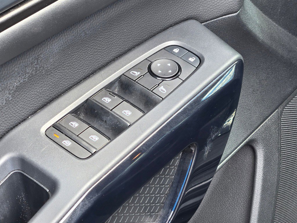 Used 2025 Nissan Pathfinder SV image 23