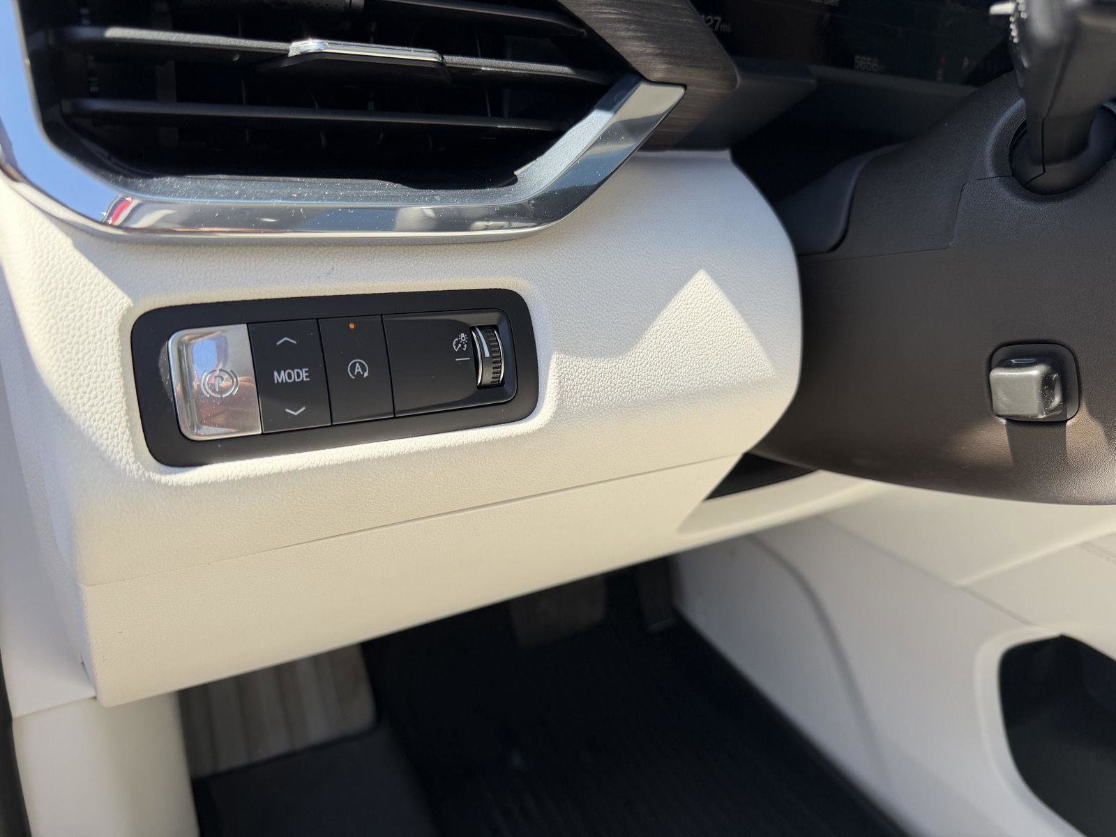 Used 2024 GMC Acadia Denali w/ Super Cruise Package image 10