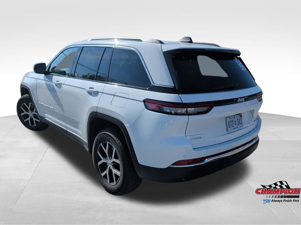 Used 2025 Jeep Grand Cherokee Limited AWD/4WD image 3