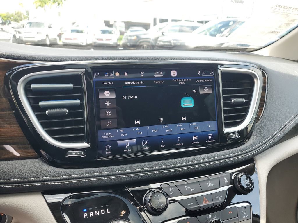 Used 2021 Chrysler Pacifica Limited w/ Uconnect Theater Family Group image 25