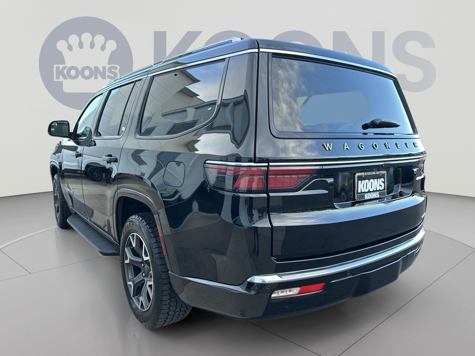 Used 2024 Jeep Wagoneer Series III AWD/4WD image 8