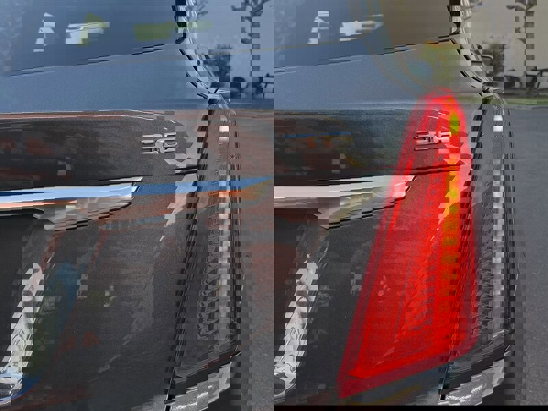 Used 2019 Cadillac XT5 Premium Luxury w/ LPO, Black Ice Package image 8