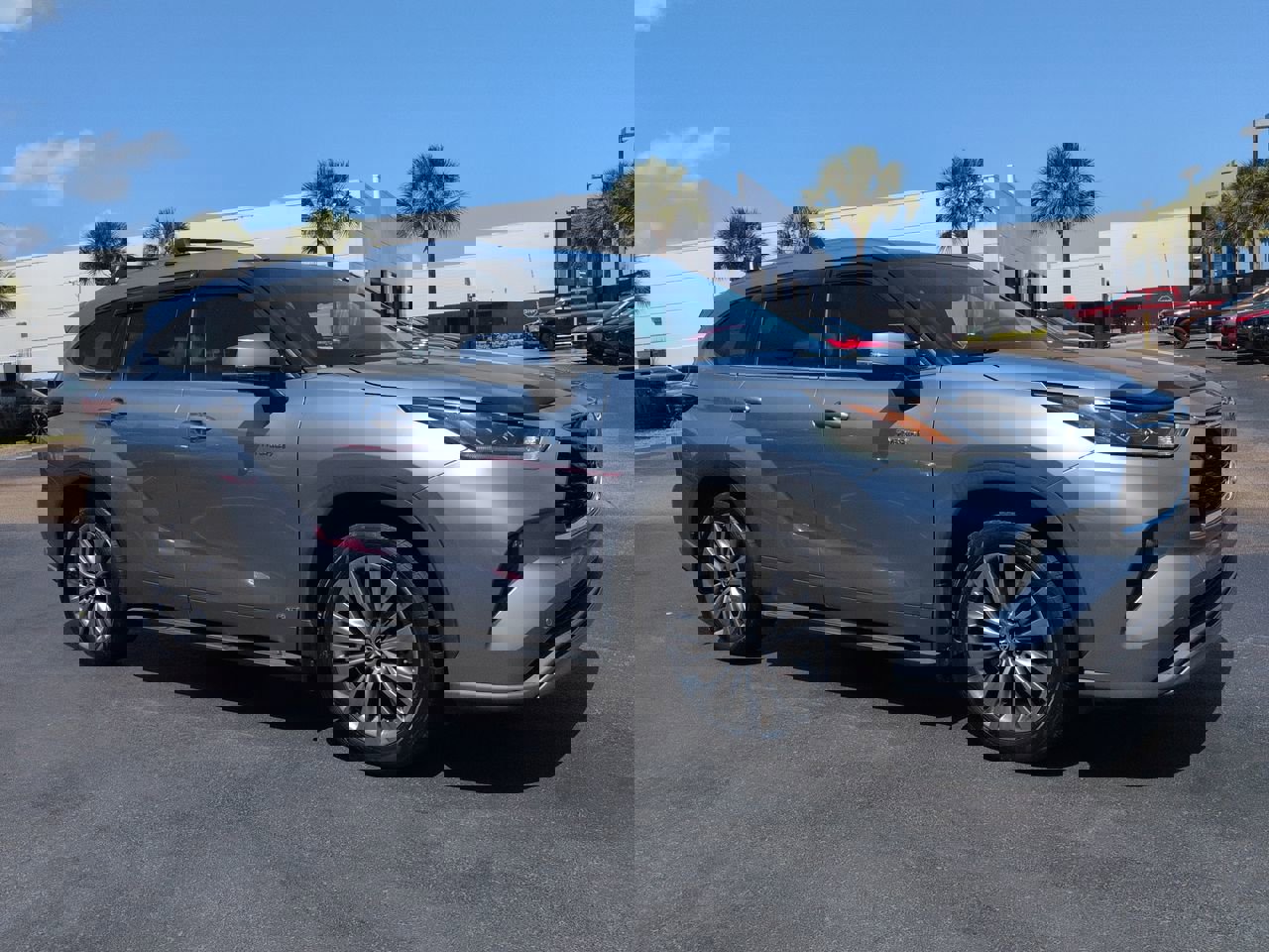 Used 2021 Toyota Highlander Platinum image 2