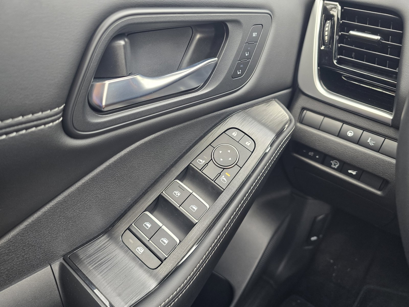 Certified 2025 Nissan Rogue SL w/ Tech Package AWD/4WD image 22