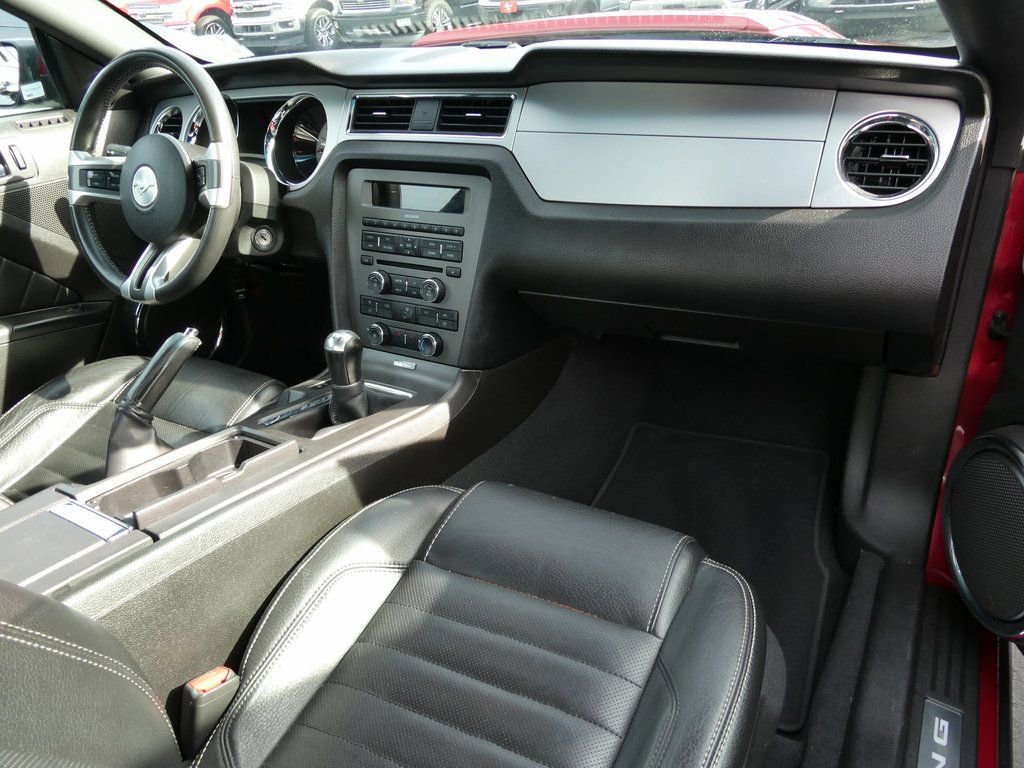 Used 2010 Ford Mustang GT Premium image 14
